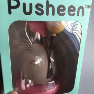 Pusheen figure without a face!